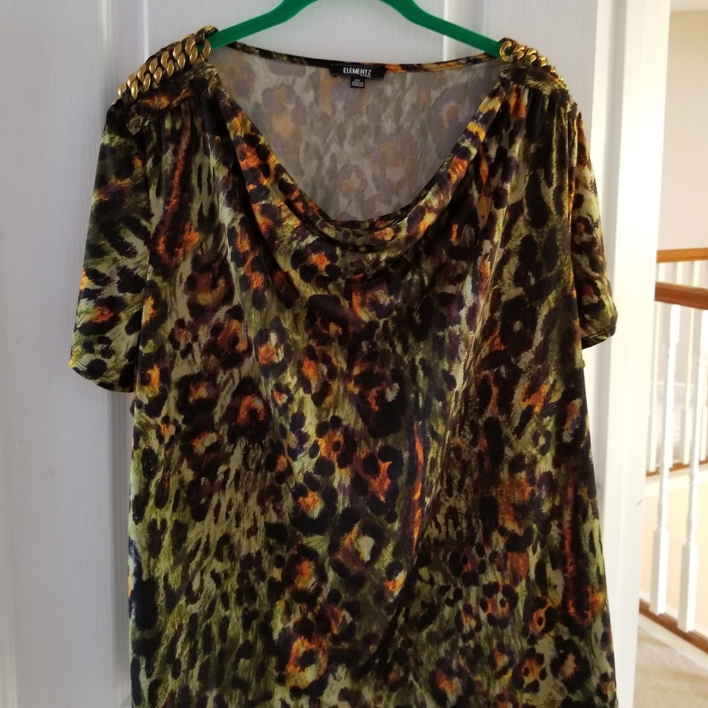 Woman's Animal print short sleeve blouse